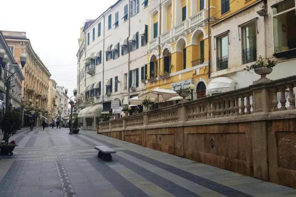 Casa Rosa Lucia Centrale Con Parcheggio San Remo Buitenkant foto