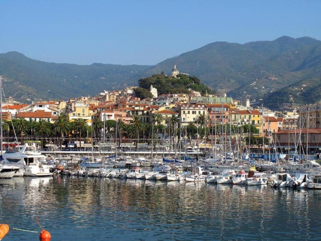 Casa Rosa Lucia Centrale Con Parcheggio San Remo Buitenkant foto