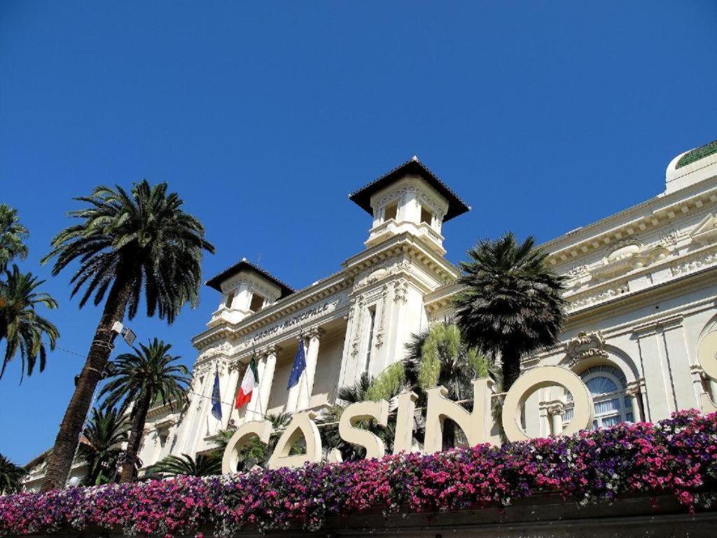 Casa Rosa Lucia Centrale Con Parcheggio San Remo Buitenkant foto