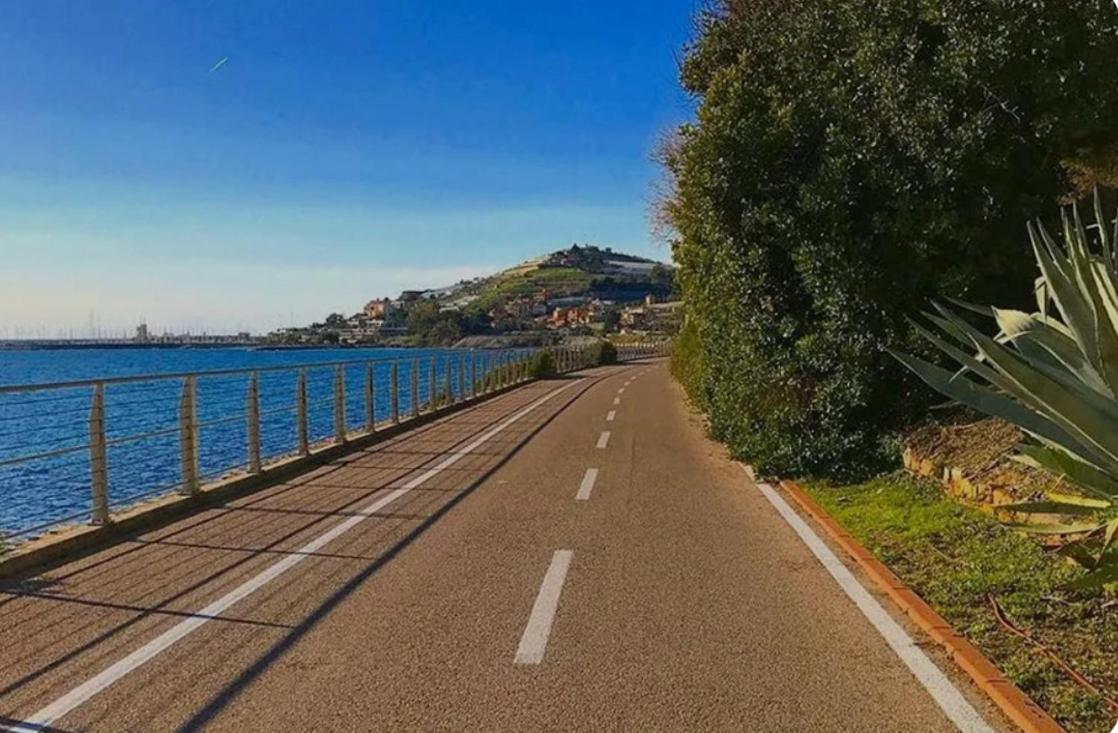Casa Rosa Lucia Centrale Con Parcheggio San Remo Buitenkant foto